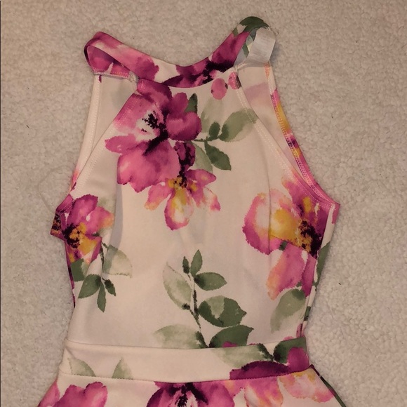 Ivory floral ruffle romper - Picture 2 of 6